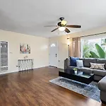 Pacific Oasis - Large Patio, Parking & Walk To Beach
